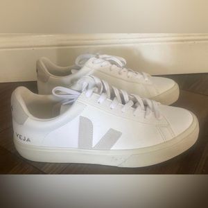 Veja Campo size 41 EU/10 US